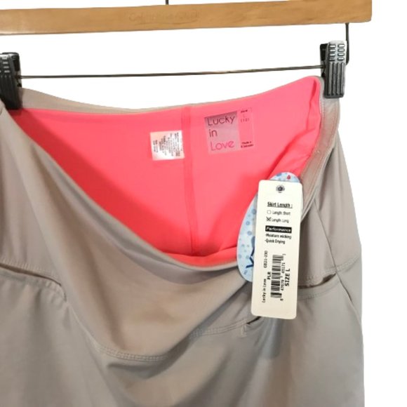 Elegant Gray Skirt with Pink Trim - Picture 2 of 3